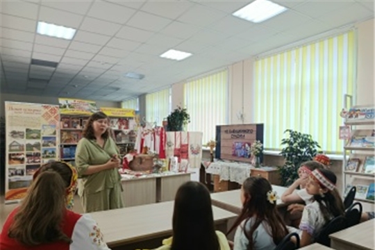 В Яншихово-Норвашской библиотеке прошло увлекательное путешествие в старину «Что хранит бабушкин сундук»