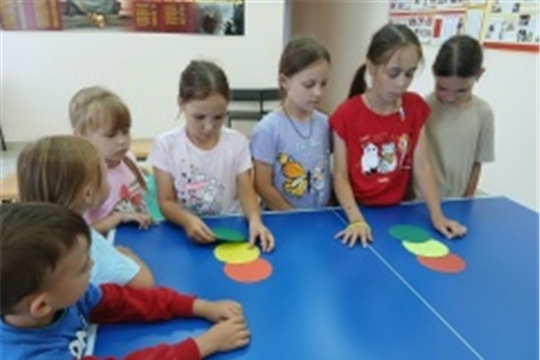В Чутеевской библиотеке состоялось увлекательное мероприятие для детей — игра‑путешествие «Светофор — наш лучший друг»