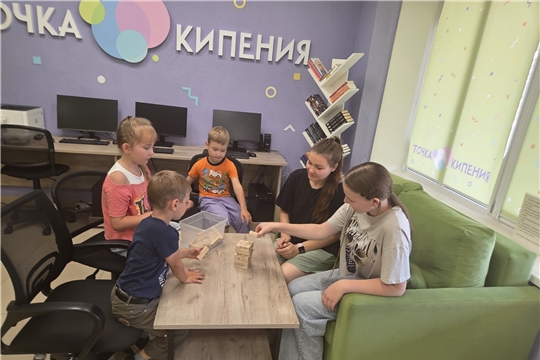 Семейные встречи в модельной библиотеке: как книги и настольные игры объединяют поколения
