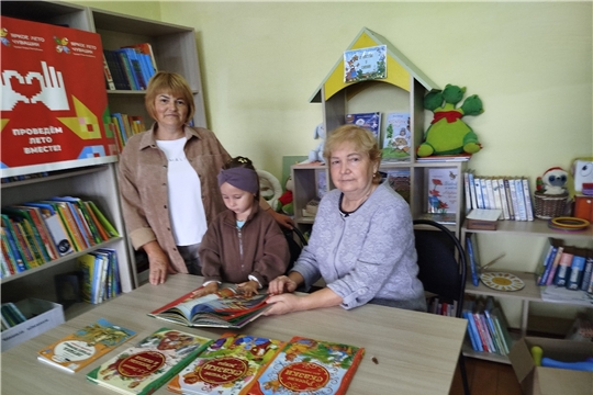 В Шимкусской библиотеке состоялся литературно-творческий час «Волшебство на ладошке»
