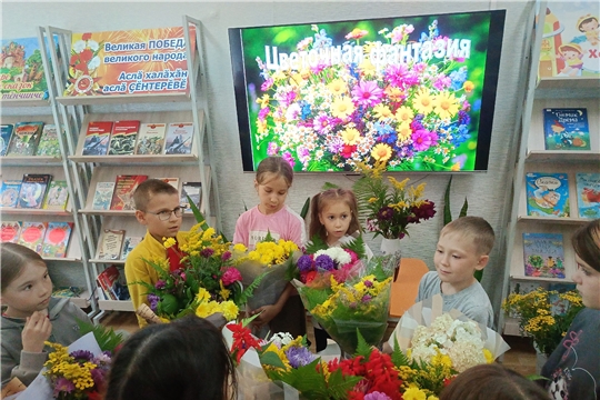 В Детской библиотеке состоялся творческий мастер-класс "Цветочная фантазия"