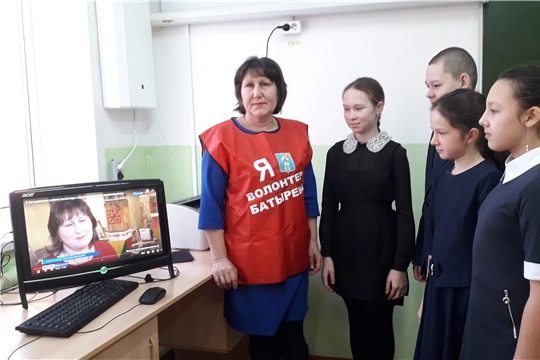 Информационный час ко Дню волонтера " Жить- значит действовать"