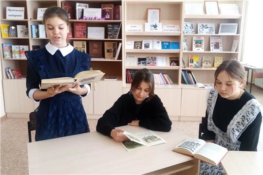 Громкое чтение «Незабываемое прошлое нашей Родины» в Староахпердинской сельской библиотеке в рамках патриотического воспитания.