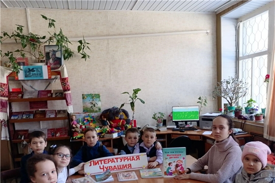 В Первомайской сельской библиотеке, в рамках республиканского конкурса «Литературная Чувашия: самая читаемая книга года», прошла интерактивная площадка «Читаем чувашское, родное…»