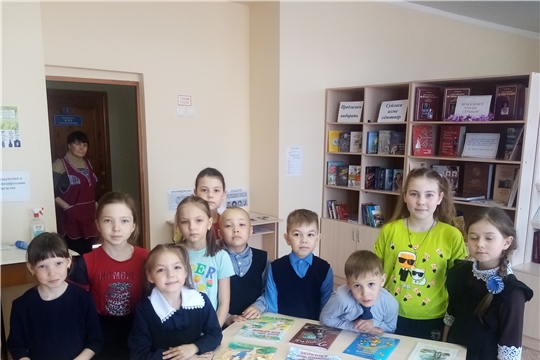 Литературная экскурсия «Лучшая книга года" в Староахпердинской сельской библиотеке
