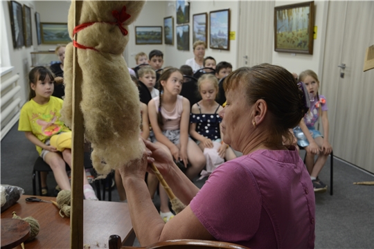 В каждом доме жили прялка и веретено