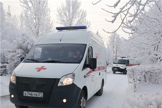 С 1 по 10 марта в Чувашии бригады скорой помощи 9 раз выезжали к пострадавшим владельцам частных домов, самостоятельно чистившим кровлю