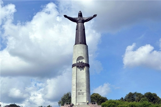 Монумент Матери-Покровительницы в Чебоксарах «закрылся» на ремонт