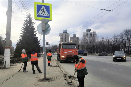 В Чебоксарах проходят весенние субботники