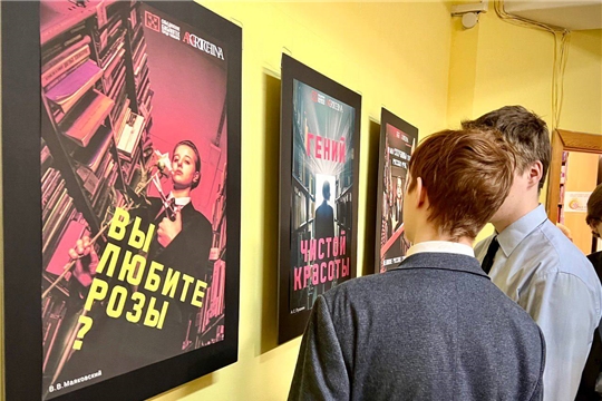 В Центральной городской библиотеке им. В. Маяковского в Чебоксарах открылась авторская выставка школьницы Ангелины Гритчиной