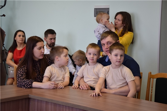 В администрации Московского района г. Чебоксары состоялось торжественное вручение жилищных сертификатов молодым семьям