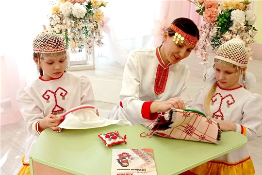 В краю ста тысяч вышивок