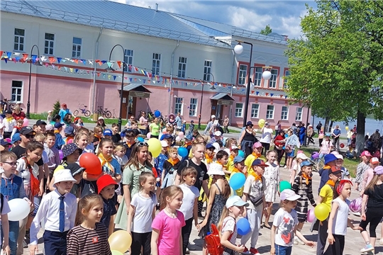 В Мариинском Посаде прошла концертно-развлекательная программа для детей "Праздник детских улыбок"