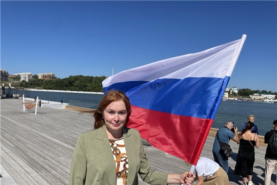 Председатель Союза женщин Чувашии Наталья Николаева приняла участие во Всероссийском  флешмобе, посвященном Дню Государственного флага Российской Федерации