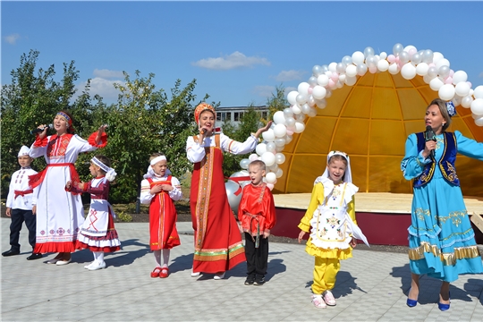 На средства марафона "Именем детства, во имя детства" в детском саду "Сказка" села Батырево построена летняя сцена