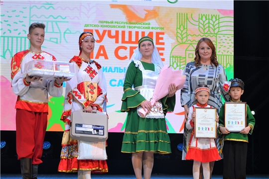 Лидеры женского общественного движения поздравили победителей конкурса «Счастливое сельское детство»