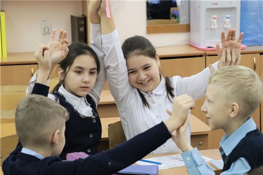Приближающемуся Дню Матери были посвящены классные часы в рамках проекта "Разговоры о важном" в школах Новочебоксарска