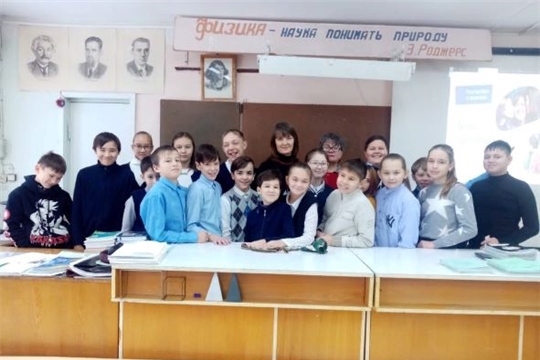 Елена Николаева  провела классный час на тему «Мама – главное слово в каждой судьбе» в Сутчевской школе»