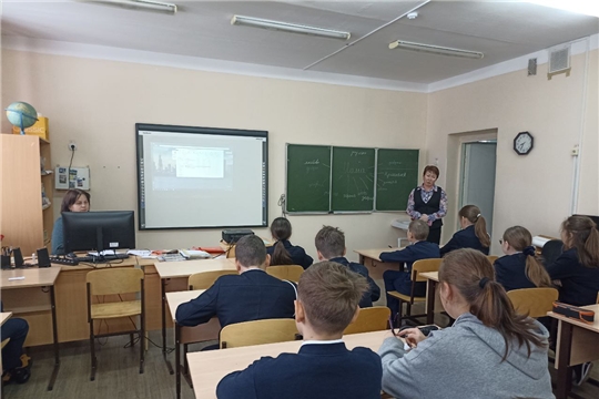 Очередные занятия из цикла «Разговор о важном», посвященные Дню матери прошли в школах Канашского района