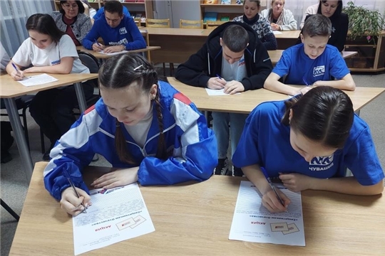 В День ручного письма в селе Комсомольское прошла акция "Письмо солдату"  