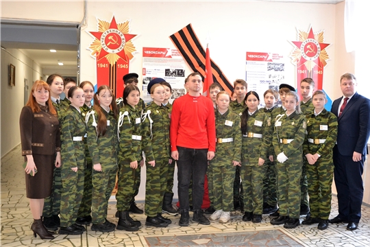 Урок мужества в школе 29 города Чебоксары провели Наталья Николаева и участник СВО Анатолий
