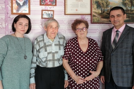 В деревне Кольцовка Вурнарского муниципального округа отметили изумрудный юбилей супругов Павловых