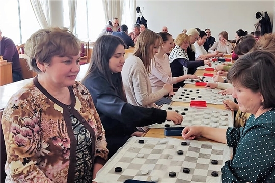 Представители Урмарского женсовета увлечены игрой в шахматы