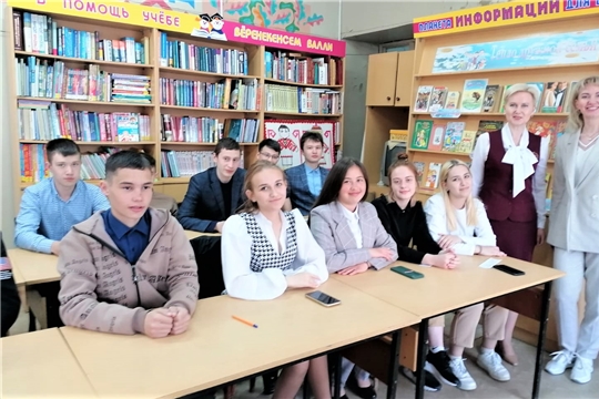 "Всё начинается с семьи". Председатель женсовета Канаша Анжелика Матвеева провела познавательный час для студентов