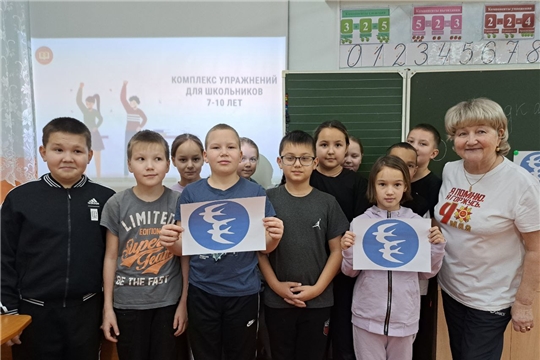 В Ибресинском округе проходят утренние зарядки в рамках проекта "Зарядка со звездой" с активистами женсовета.