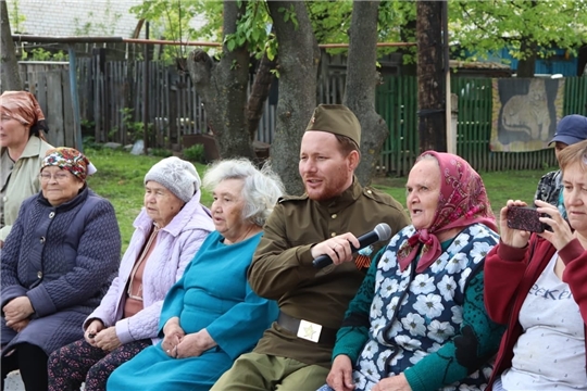 Фронтовая бригада #ПоёмДвором