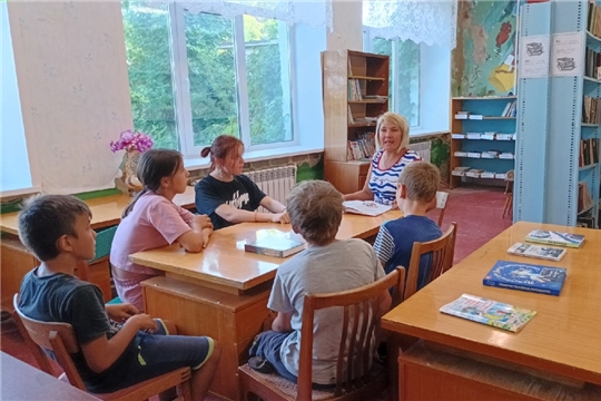 В Нижаровском доме культуры 27 августа на день кино в России была проведена беседа с детьми «Волшебный мир кино».