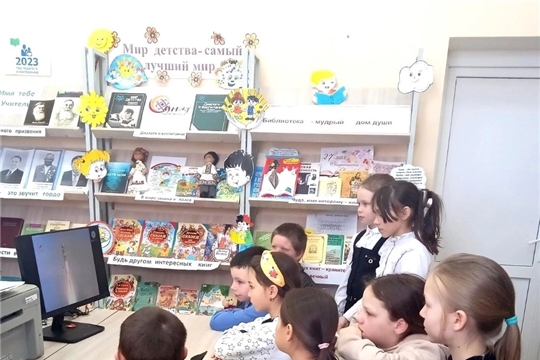 Работники Чутеевского дома культуры и библиотеки провели патриотический урок «Гордимся именем твоим»