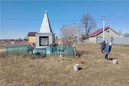 Благоустройство памятников и территории дома культуры в селе Алдиарово
