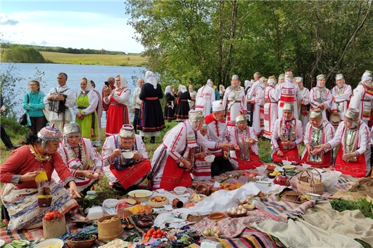 Фольклорный фестиваль на озере Аль
