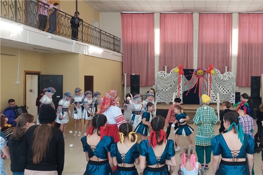 20 февраля в Ядринском районном Доме культуры прошла познавательно - игровая программа "Масленичная вечёрка"