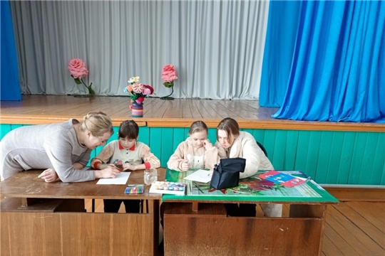 В преддверии 8 марта в Большесундырском сельском Доме культуры прошел мастер класс «Любимые цветы моей мамы».