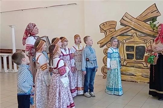 Детский фольклорный ансамбль "Ладушки" (руководитель Фаина Максимова) Ядринского районного Дома культуры принял участие в I этапе Республиканского фестиваля- конкурса детского творчества "Цветы Чувашии".