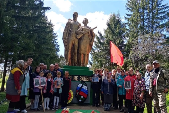 У памятника павшим воинам ВОВ в селе Большой Сундырь состоялся торжественный митинг, посвященный 78-й годовщине Победы в Великой Отечественной войне