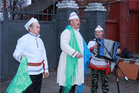 Народный фольклорный ансамбль «Пилеш» участвовали в проводах призывников в городе Ядрин