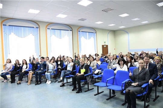 В городе Новочебоксарске состоялся семинар-практикум «Формы методической работы с педагогами: мастер-класс и методический семинар» для педагогов Новочебоксарска – участников городского клуба творческих учителей «Лампа»