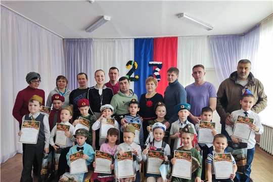 Маленькие патриоты «Рябинки» поздравляют с Днем защитников Отечества