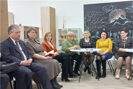 Подростки должны общаться правильно в правильном месте!