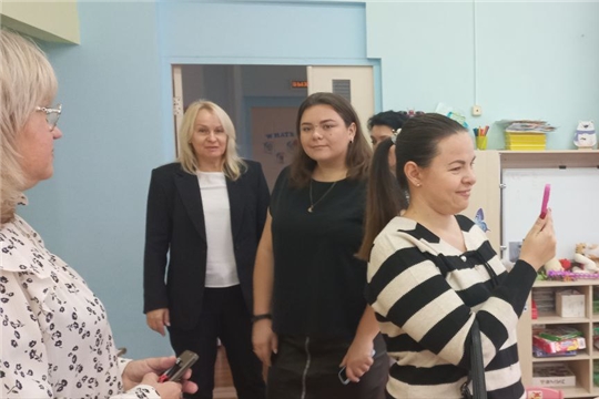 Делегация педагогических работников Дмитровской средней общеобразовательной школы Бердянского района Запорожской области посетила МБДОУ «Детский сад № 1 Маленькая страна» города Новочебоксарска.