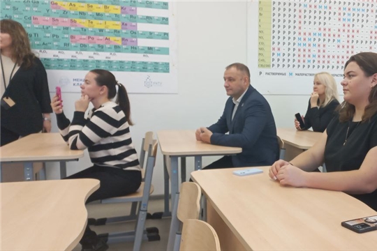 Делегация педагогических работников Дмитровской средней общеобразовательной школы Бердянского района на образовательной сессии с посещением образовательных организаций города Новочебоксарска