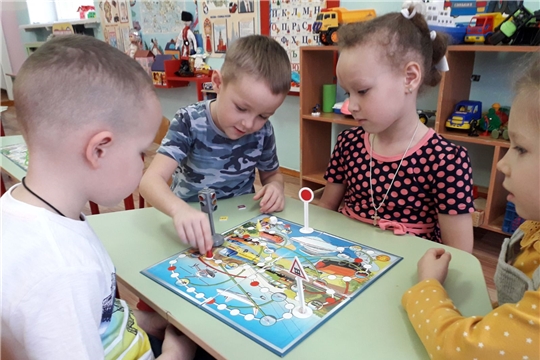 Мы играем - правила дорожного движения закрепляем
