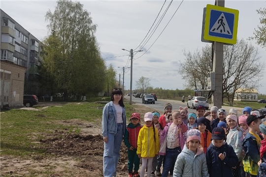 Целевая экскурсия  по ПДД "Мы по улице идем"
