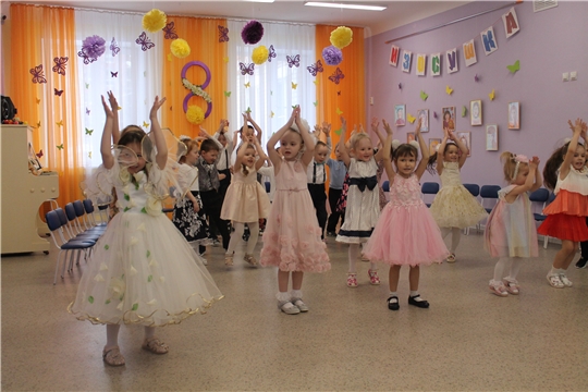 Праздник весны в группе "Золотой петушок"