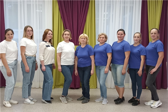 А ну-ка, девушки.