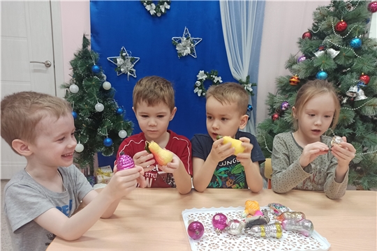 Безопасные новогодние игрушки.