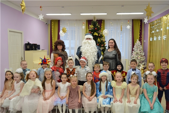 Новогодний утренник в группе "Золотой петушок"